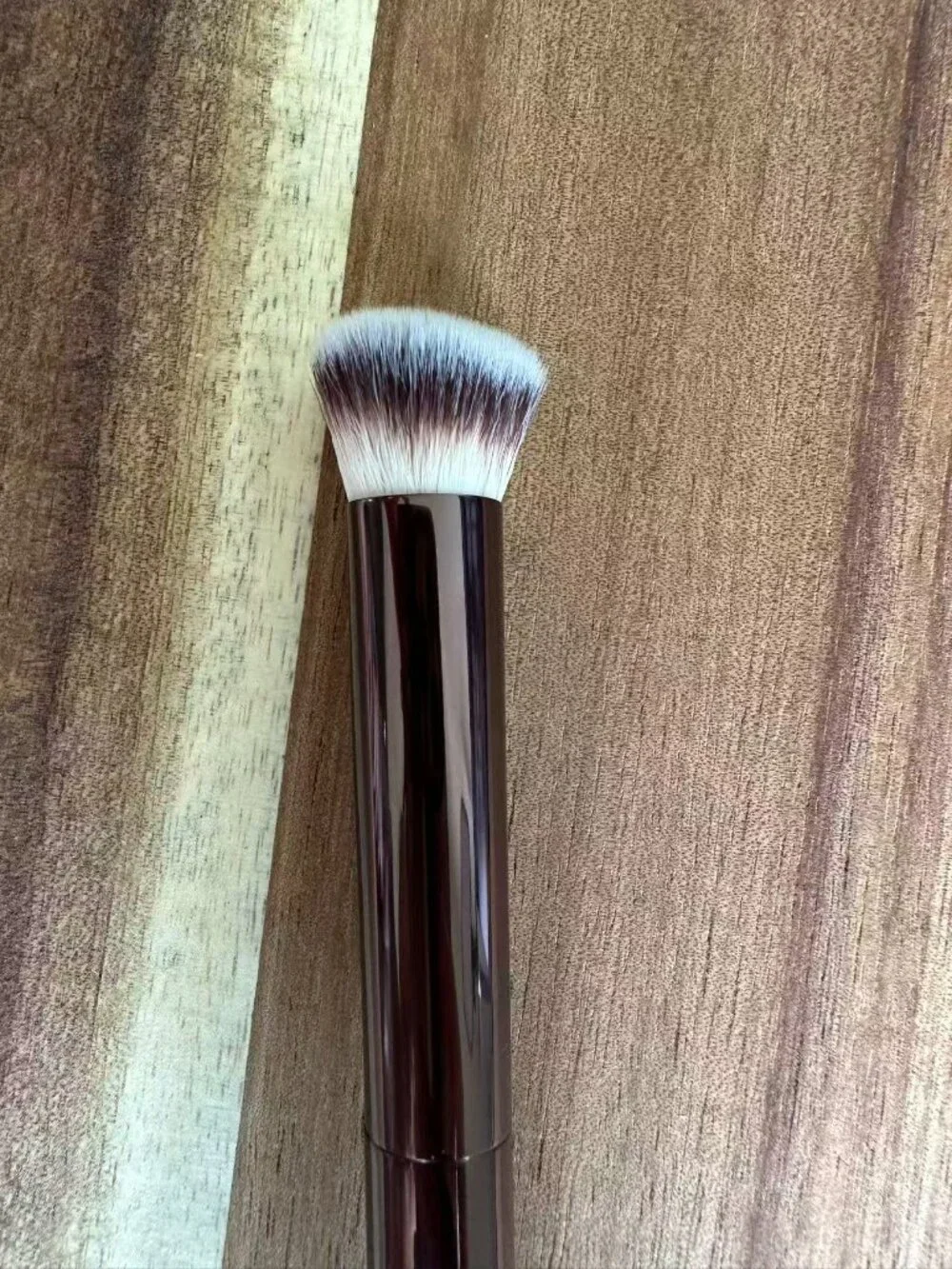 Hourglass Vanish Seamless Finish Concealer Brush